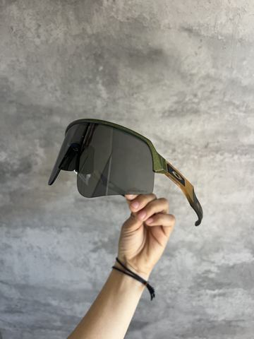 Oakley O9465 Sutro Lite Sweep - Camo Verde/Oro